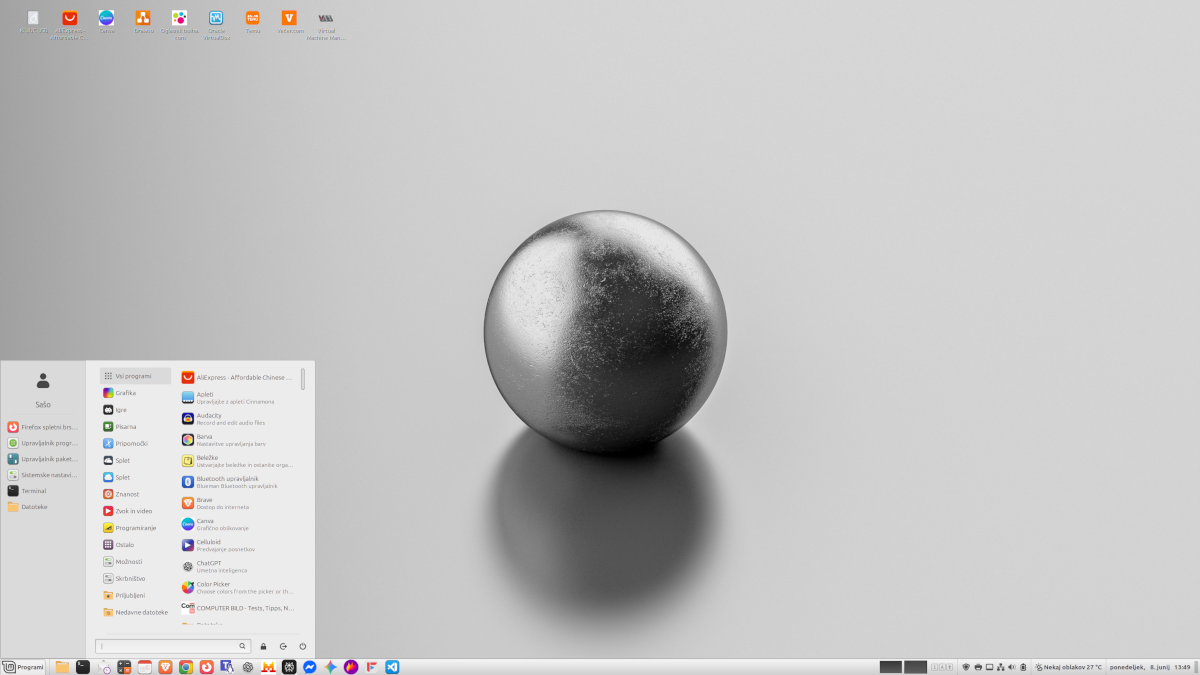 Linux Mint namizje z odprtim menijem